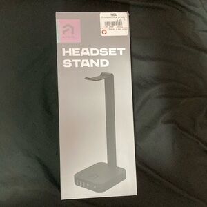 Gaming headpiece Stand. Works on all devices.